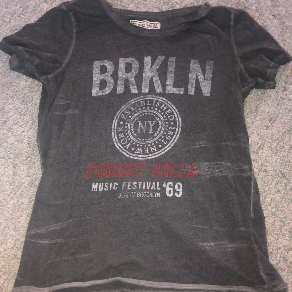 gray brkln t shirt